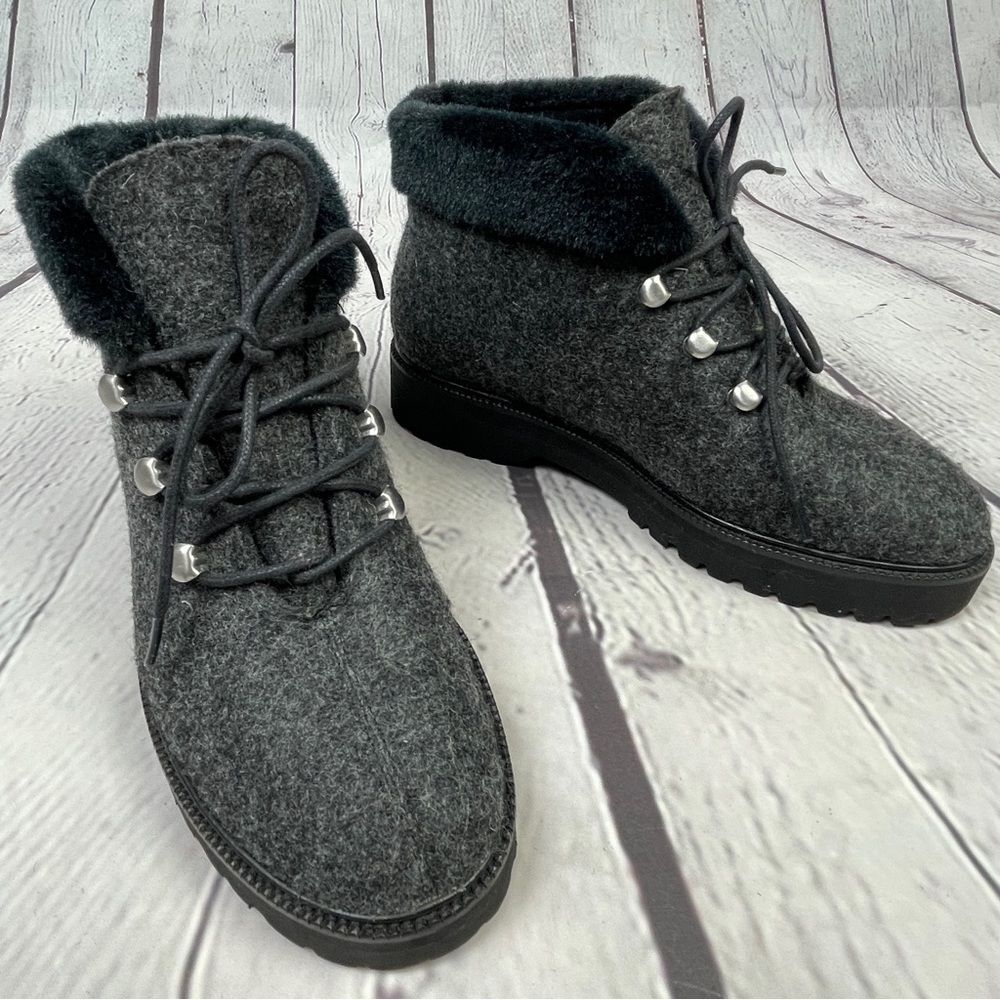 BETTYE MULLER gray felt wool & faux fur trim lace up ankle boots NWOT, size 7